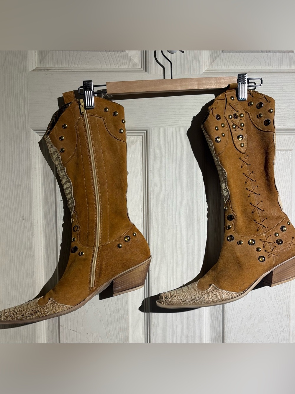 Studded Tan Suede Western Heeled Boots - Women in Great Condition - Picture 2 of 3